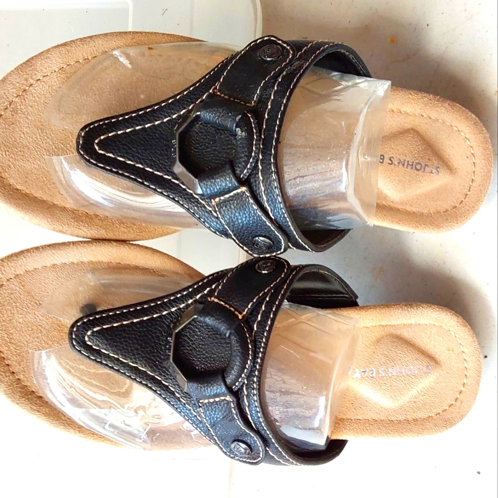 ST. JOHN'S BAY SANDAL 6 NWOT
